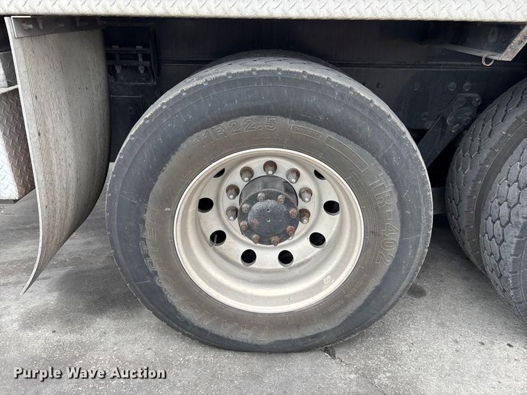 image for item DU0482 2007 Kenworth T800B vacuum truck