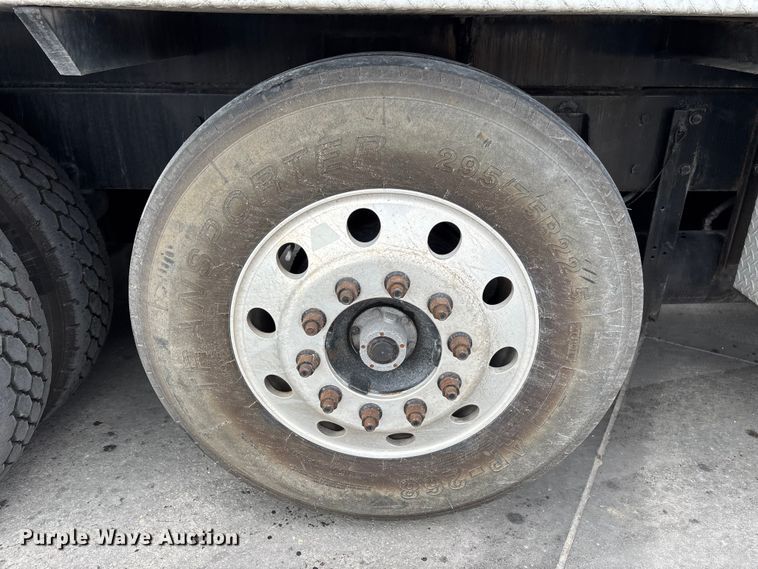 image for item DU0482 2007 Kenworth T800B vacuum truck