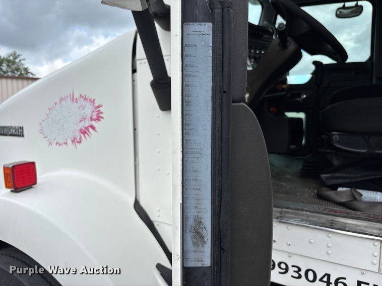 image for item DU0482 2007 Kenworth T800B vacuum truck