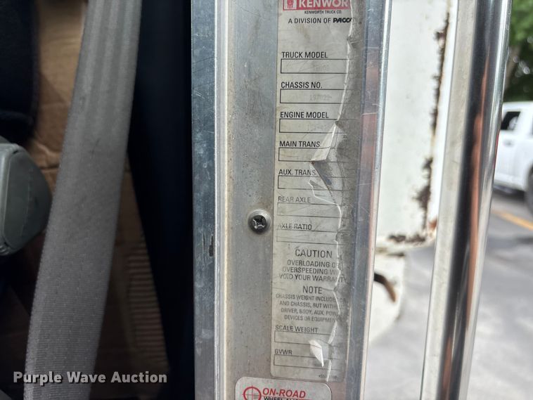 image for item DU0482 2007 Kenworth T800B vacuum truck