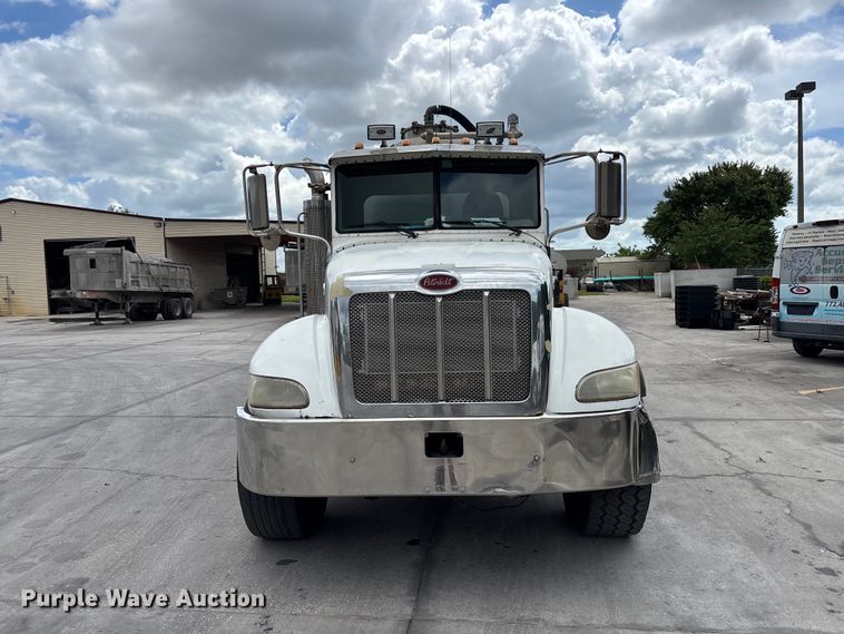 image for item DU0483 2005 Peterbilt PB335 vacuum truck