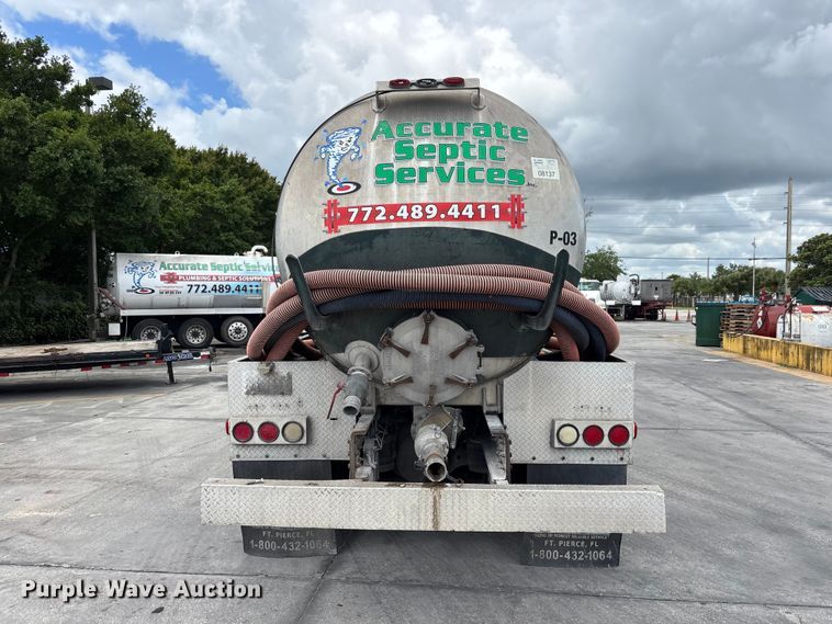 image for item DU0483 2005 Peterbilt PB335 vacuum truck