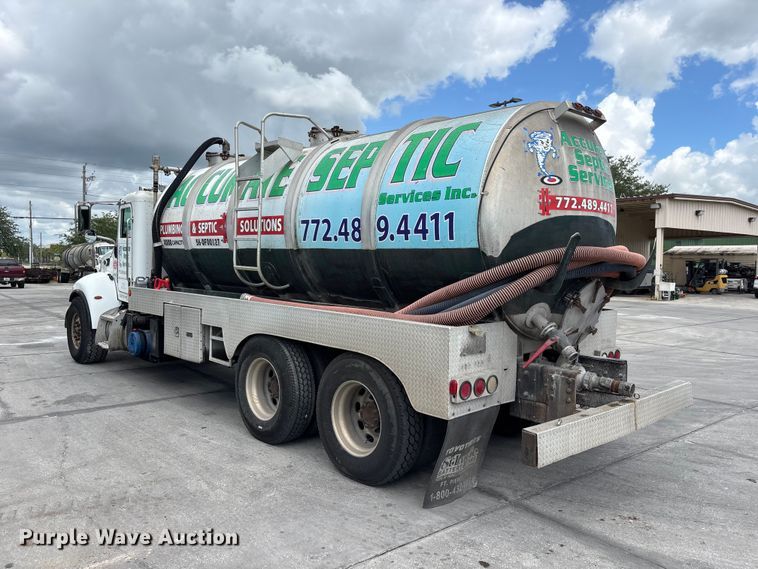 image for item DU0483 2005 Peterbilt PB335 vacuum truck