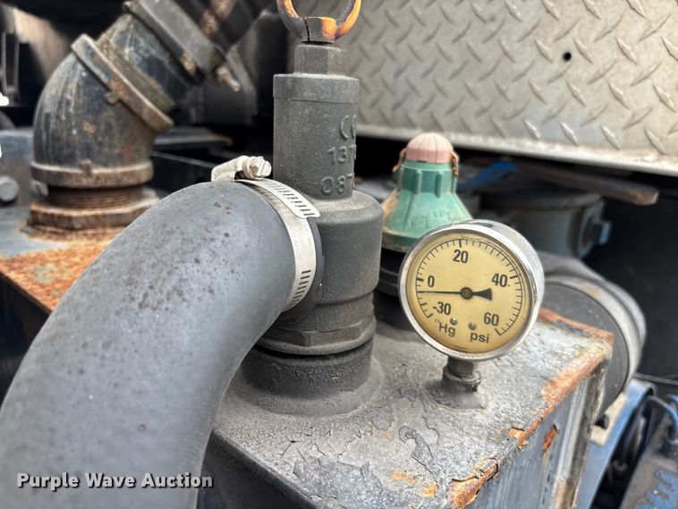 image for item DU0483 2005 Peterbilt PB335 vacuum truck