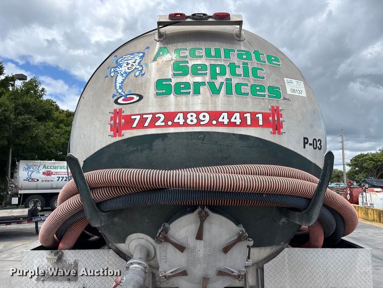 image for item DU0483 2005 Peterbilt PB335 vacuum truck