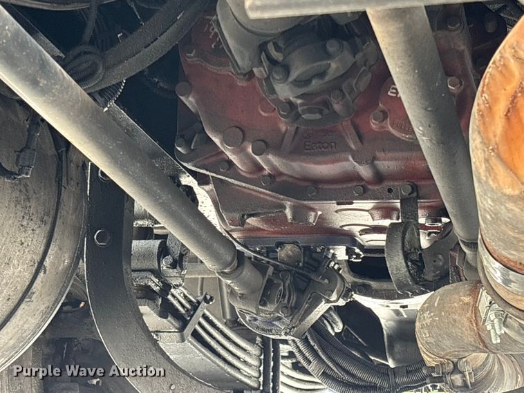 image for item DU0483 2005 Peterbilt PB335 vacuum truck