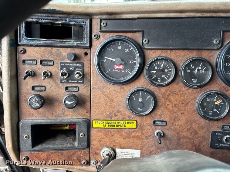 image for item DU0483 2005 Peterbilt PB335 vacuum truck