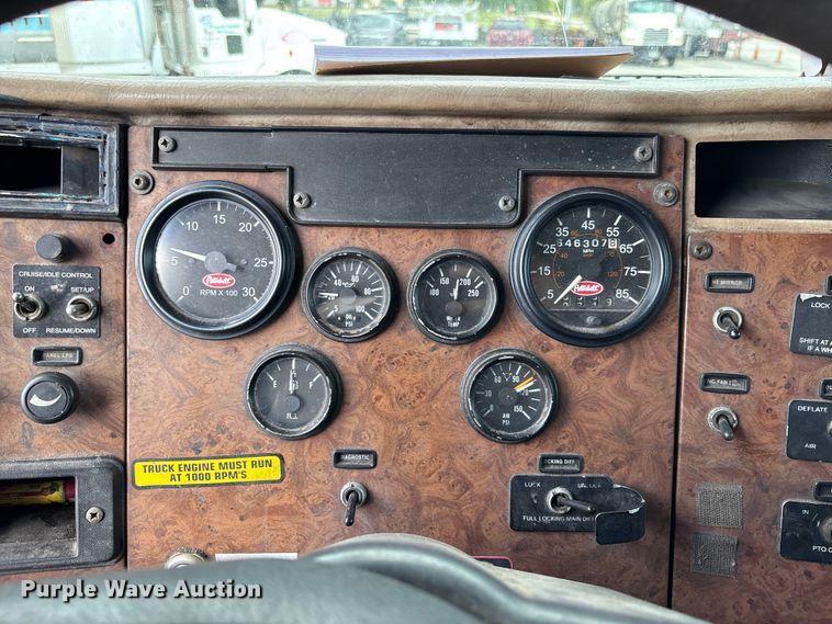 image for item DU0483 2005 Peterbilt PB335 vacuum truck