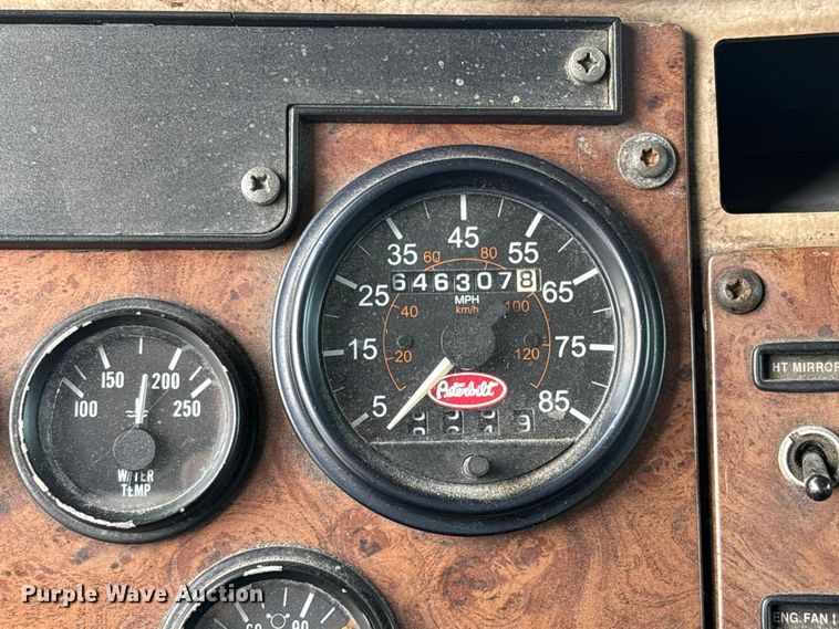 image for item DU0483 2005 Peterbilt PB335 vacuum truck