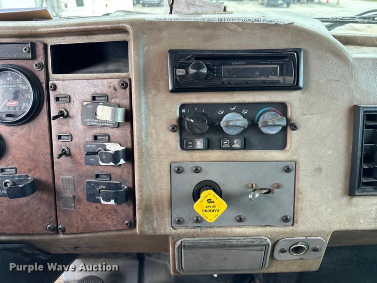 image for item DU0483 2005 Peterbilt PB335 vacuum truck