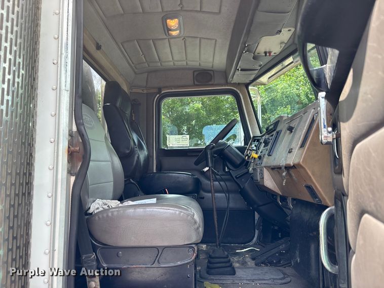 image for item DU0483 2005 Peterbilt PB335 vacuum truck