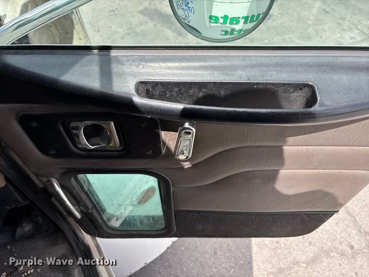 image for item DU0483 2005 Peterbilt PB335 vacuum truck