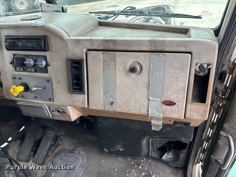 image for item DU0483 2005 Peterbilt PB335 vacuum truck