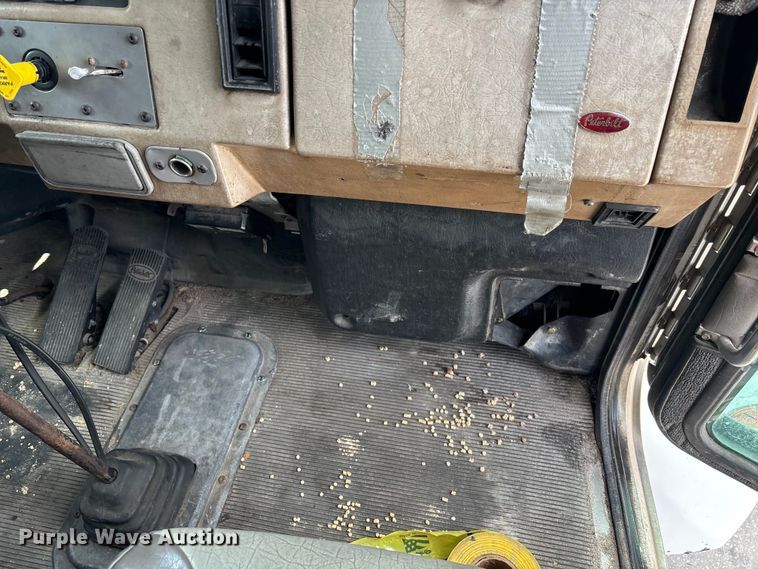 image for item DU0483 2005 Peterbilt PB335 vacuum truck