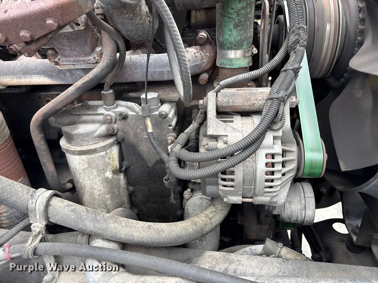 image for item DU0483 2005 Peterbilt PB335 vacuum truck