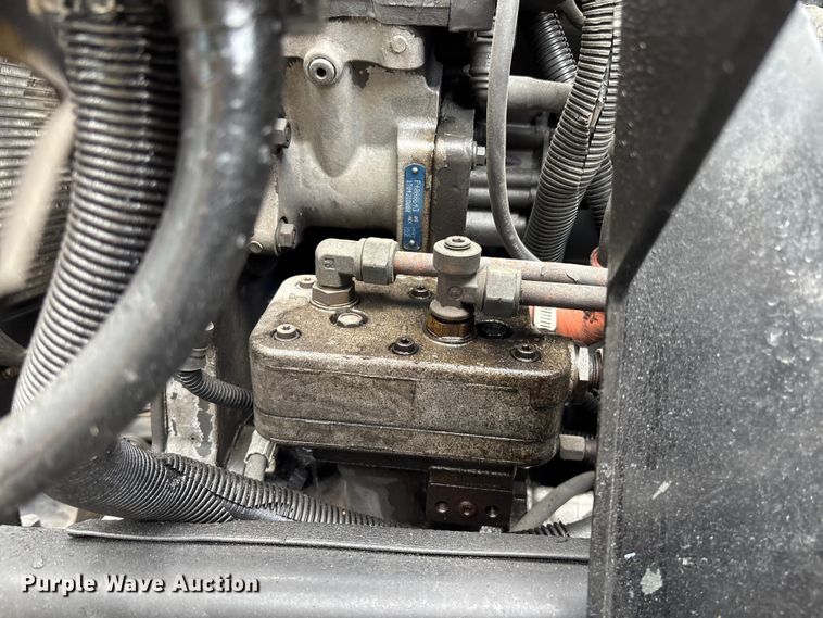 image for item DU0483 2005 Peterbilt PB335 vacuum truck