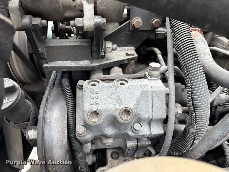 image for item DU0483 2005 Peterbilt PB335 vacuum truck