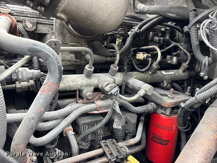 image for item DU0483 2005 Peterbilt PB335 vacuum truck