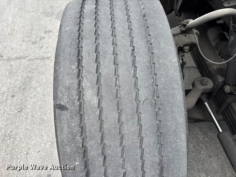 image for item DU0483 2005 Peterbilt PB335 vacuum truck