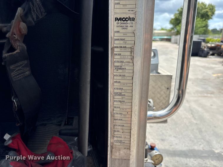 image for item DU0483 2005 Peterbilt PB335 vacuum truck