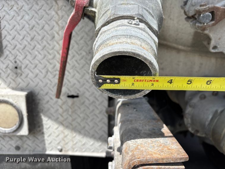 image for item DU0483 2005 Peterbilt PB335 vacuum truck