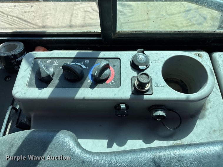 image for item DU0486 2021 Komatsu D39PX-24 dozer