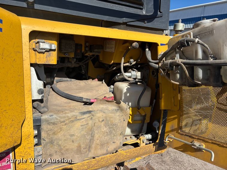 image for item DU0486 2021 Komatsu D39PX-24 dozer