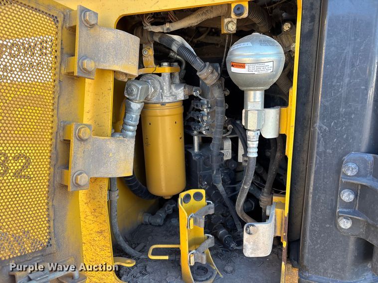 image for item DU0486 2021 Komatsu D39PX-24 dozer