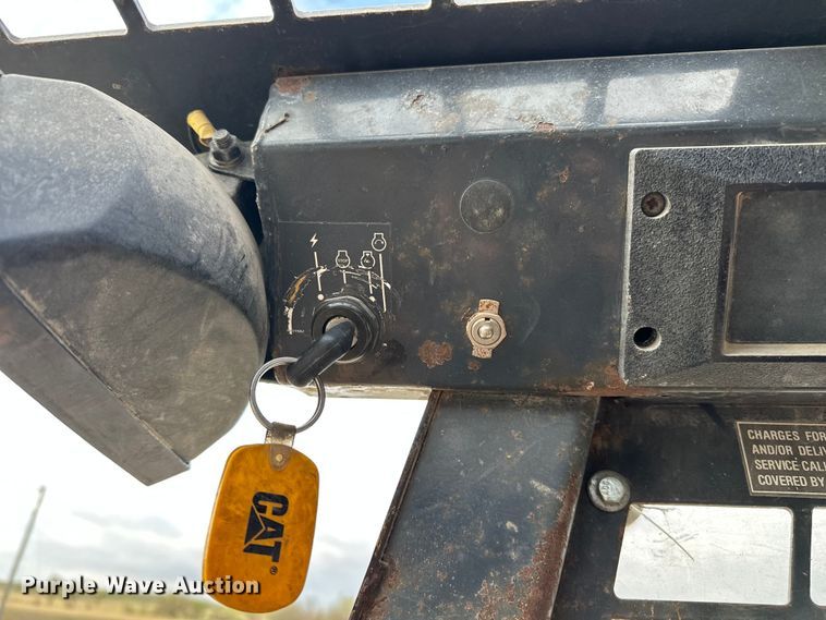 image for item DV0895 1999 Case 1845C skid steer loader