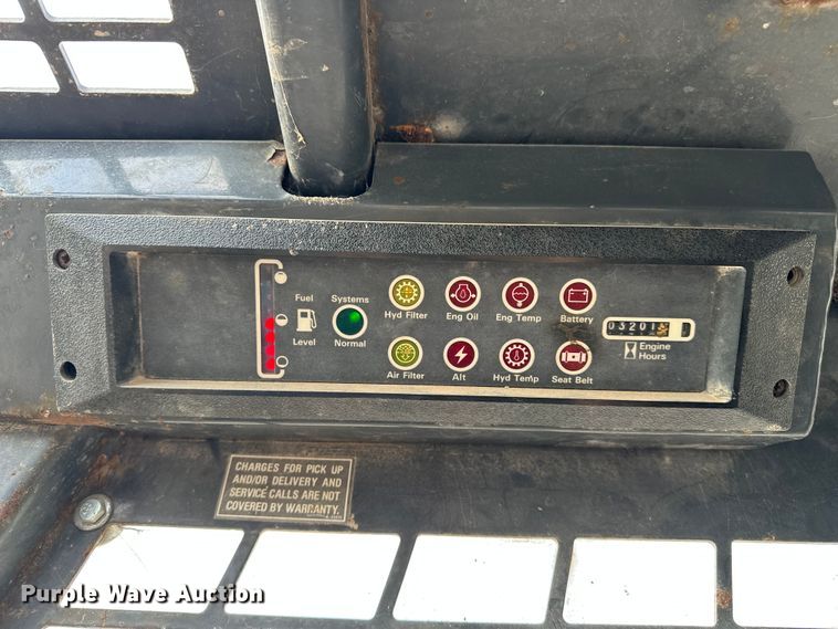 image for item DV0895 1999 Case 1845C skid steer loader