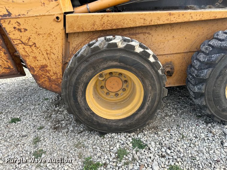 image for item DV0895 1999 Case 1845C skid steer loader