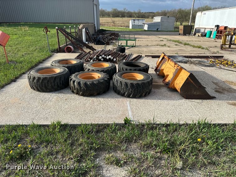 image for item DV0896 Skid steer attachments