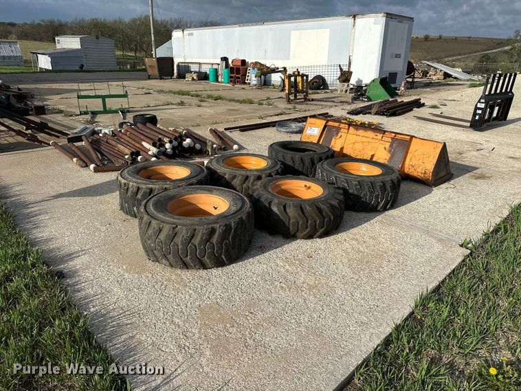 image for item DV0896 Skid steer attachments