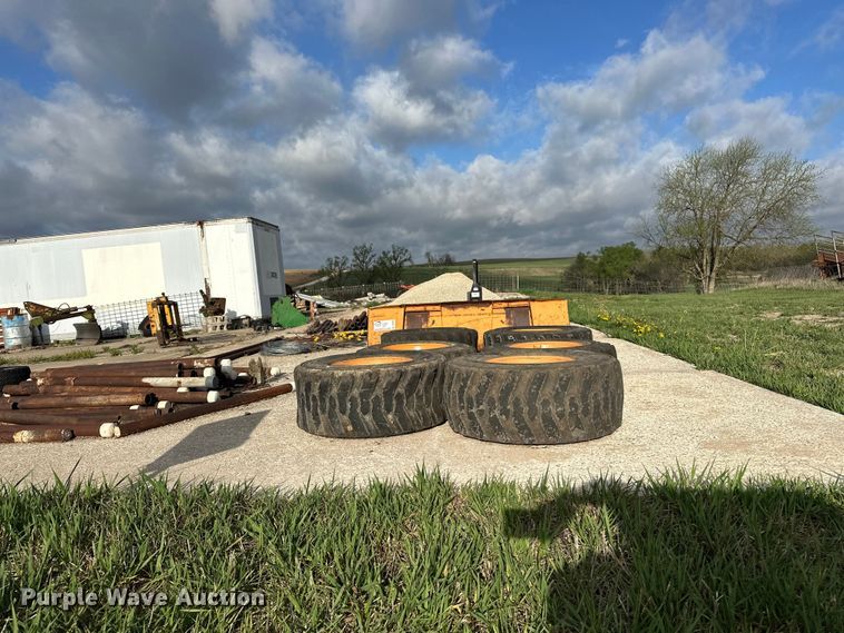 image for item DV0896 Skid steer attachments