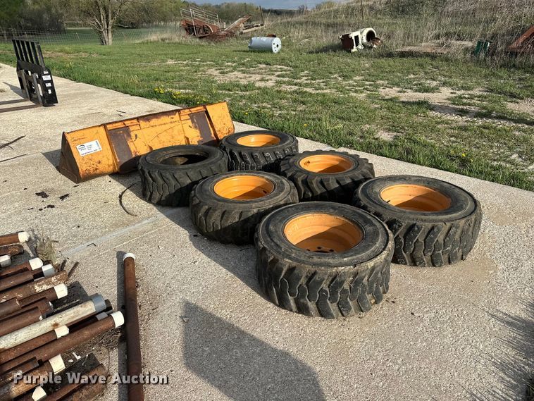 image for item DV0896 Skid steer attachments