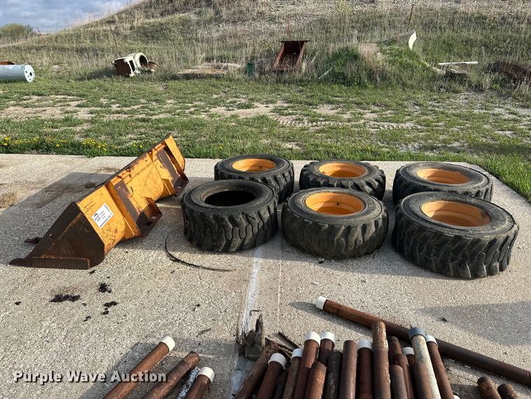 image for item DV0896 Skid steer attachments