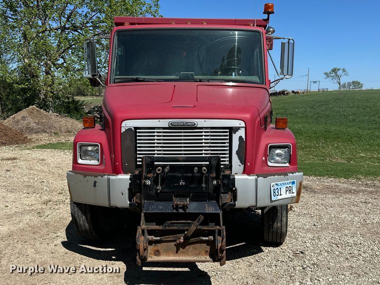 image for item DV0904 2003 International FL70 dump truck