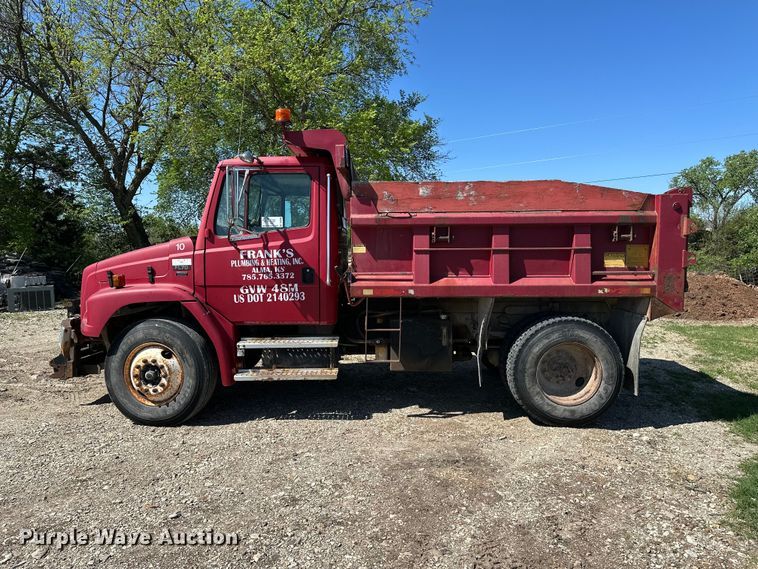 image for item DV0904 2003 International FL70 dump truck