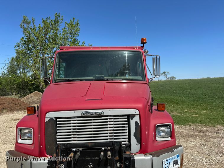 image for item DV0904 2003 International FL70 dump truck