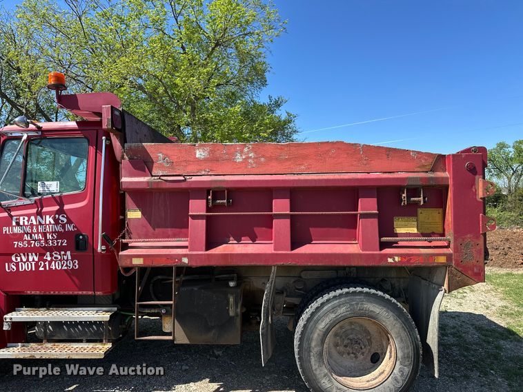 image for item DV0904 2003 International FL70 dump truck