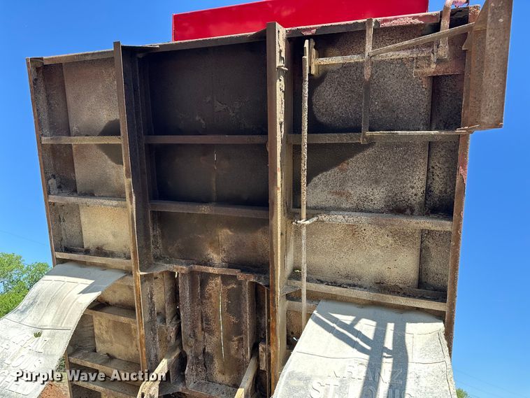image for item DV0904 2003 International FL70 dump truck