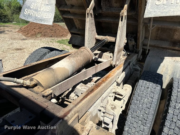 image for item DV0904 2003 International FL70 dump truck