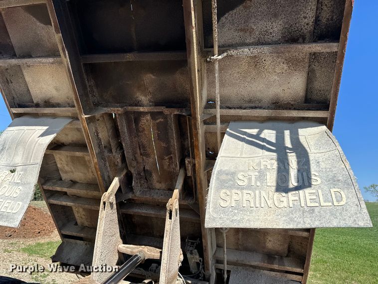 image for item DV0904 2003 International FL70 dump truck
