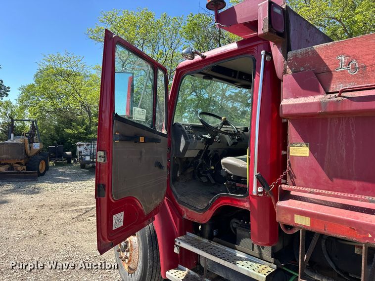 image for item DV0904 2003 International FL70 dump truck