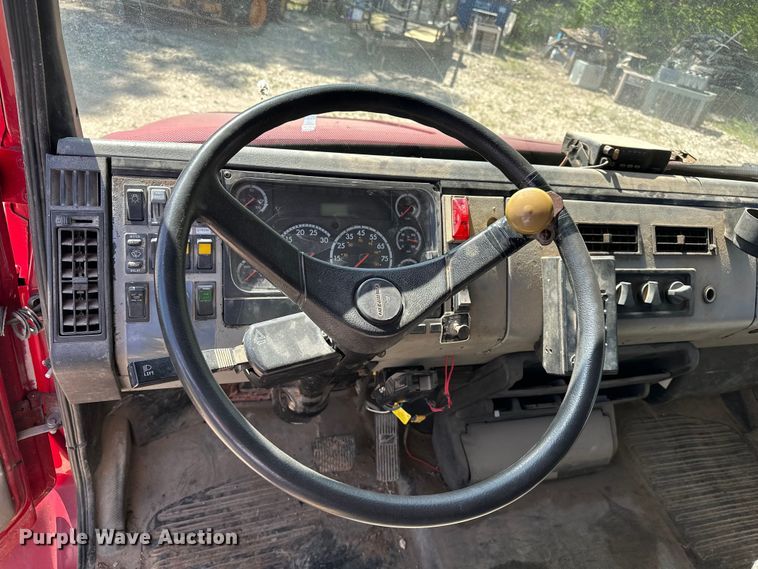 image for item DV0904 2003 International FL70 dump truck