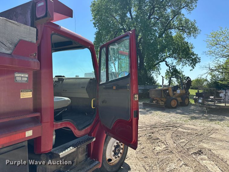 image for item DV0904 2003 International FL70 dump truck