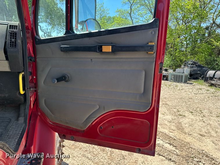 image for item DV0904 2003 International FL70 dump truck
