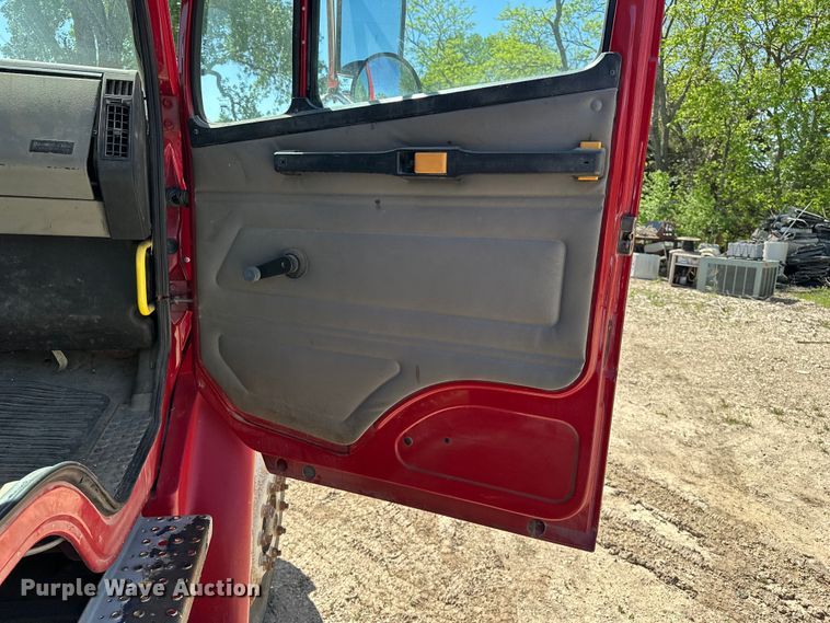 image for item DV0904 2003 International FL70 dump truck