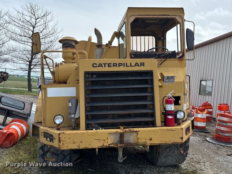 image for item DV4260 Caterpillar water wagon