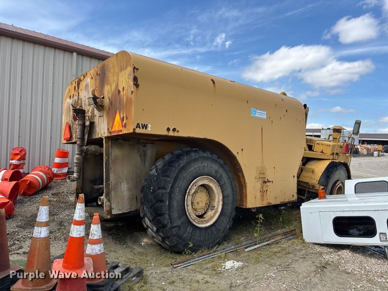 image for item DV4260 Caterpillar water wagon